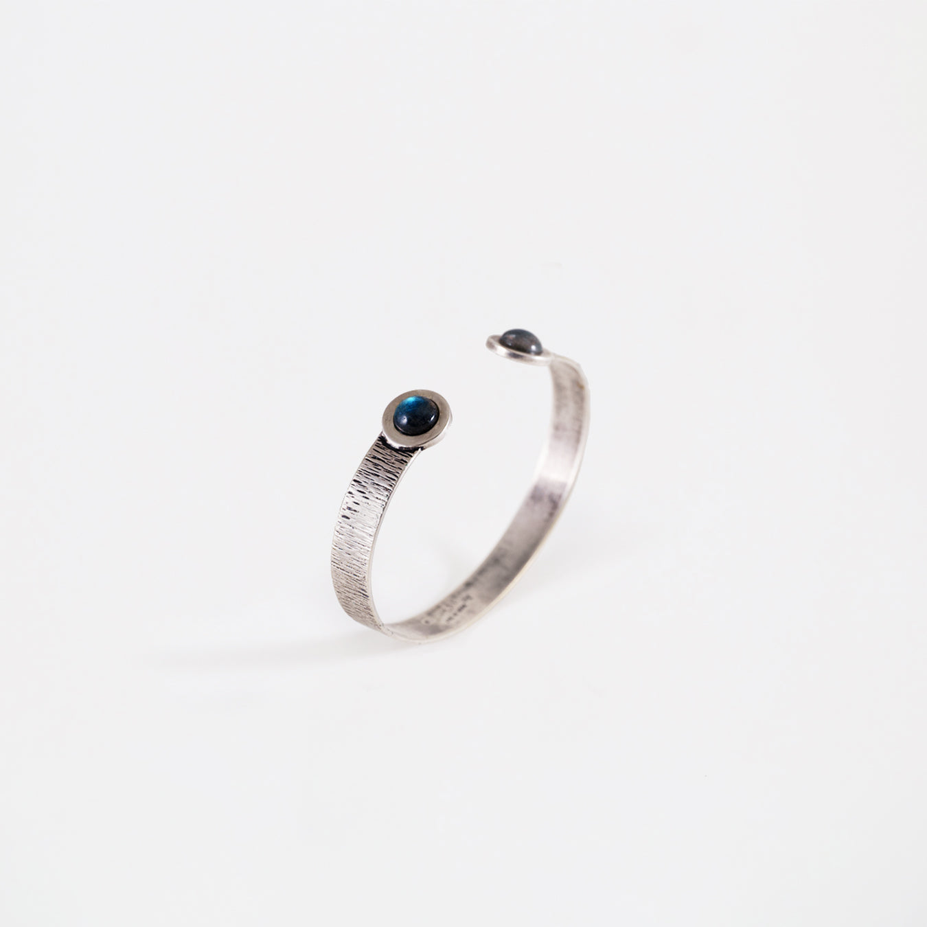 Bracelet d'esclave en argent poli avec labradorite