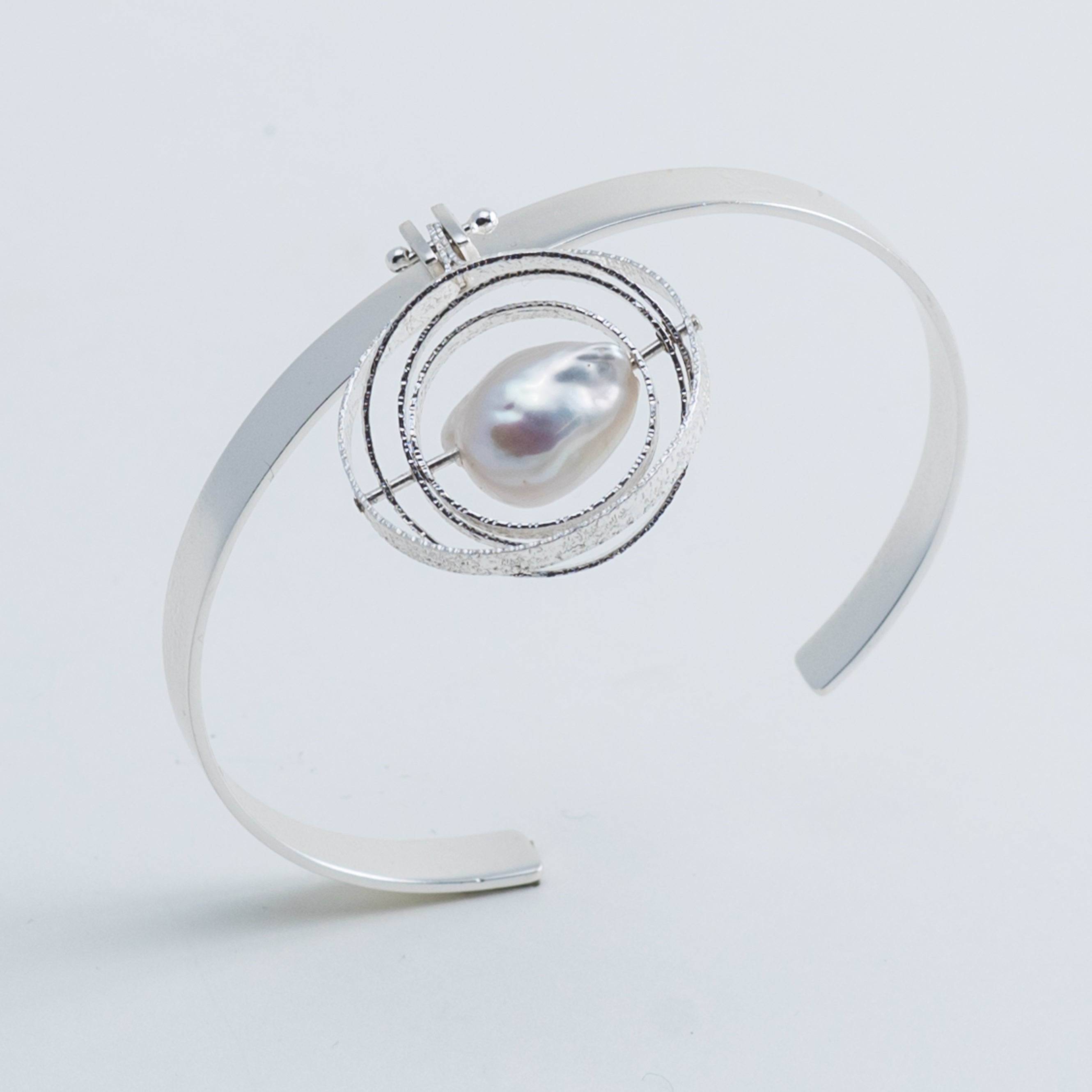 Bracelet cinétique avec perle