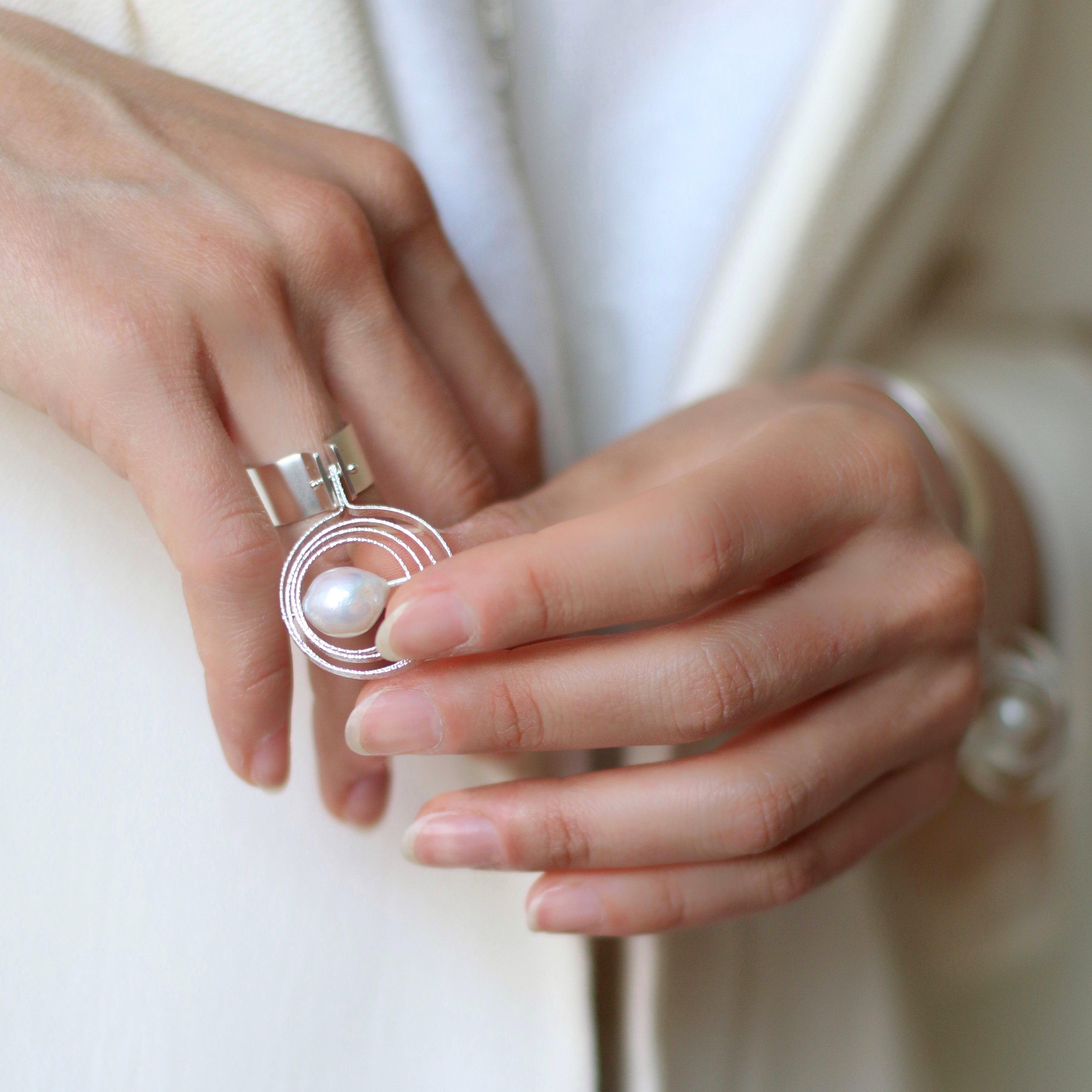 Bague Kinetic Orbit avec perle