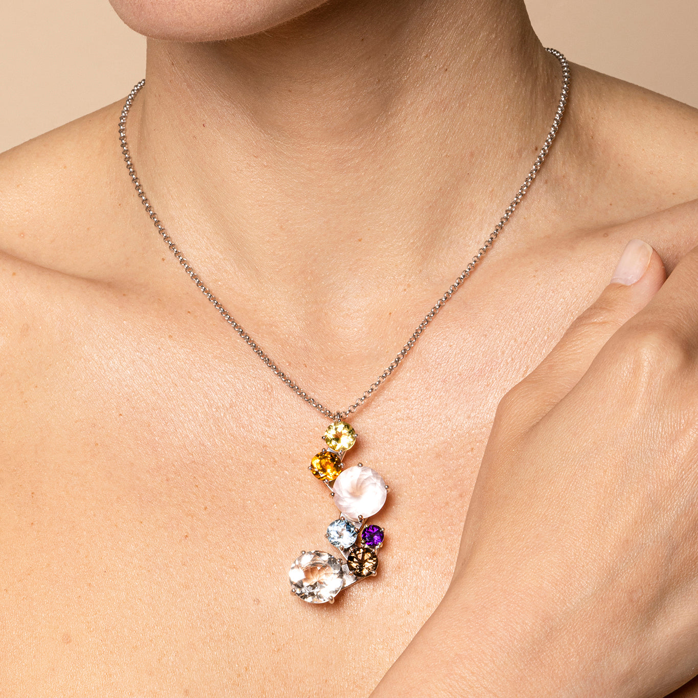 Collier pendentif en grappe d'iris