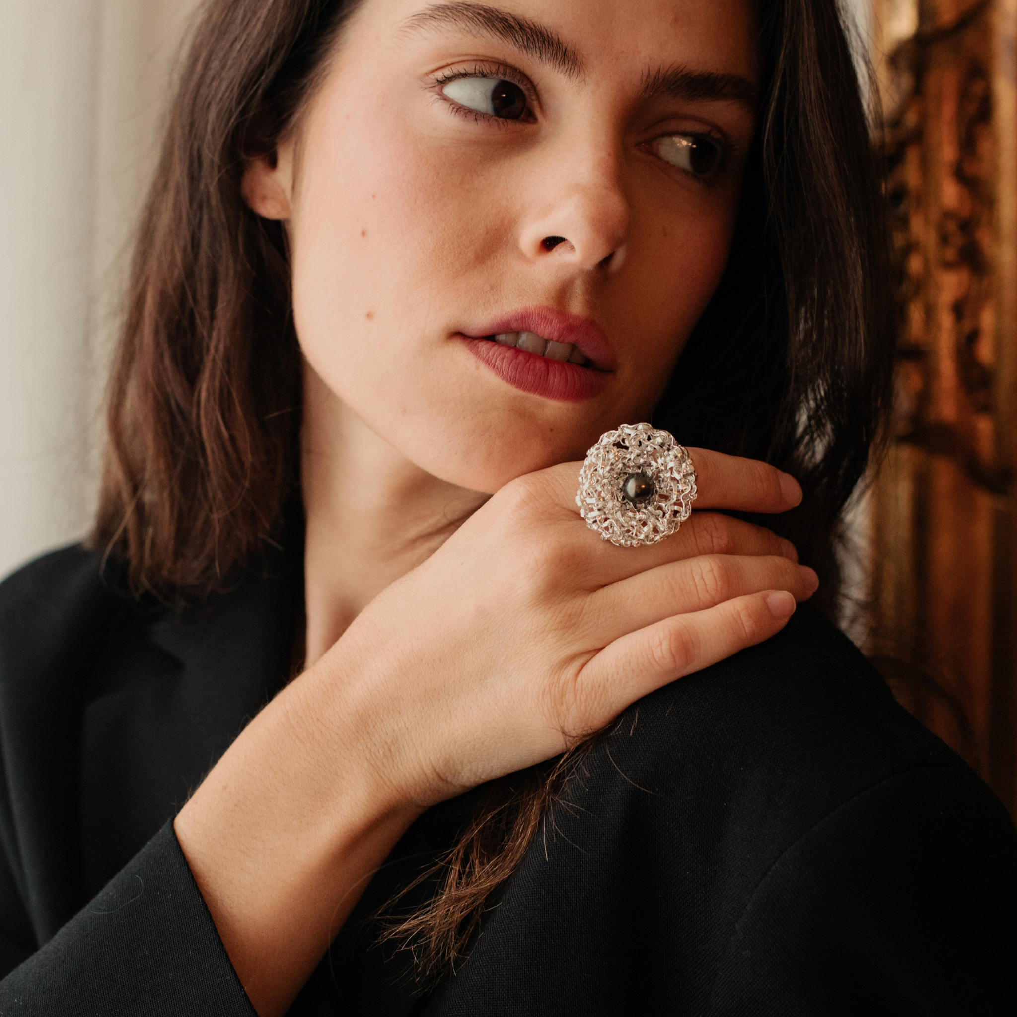 Bague tressée ronde avec perle