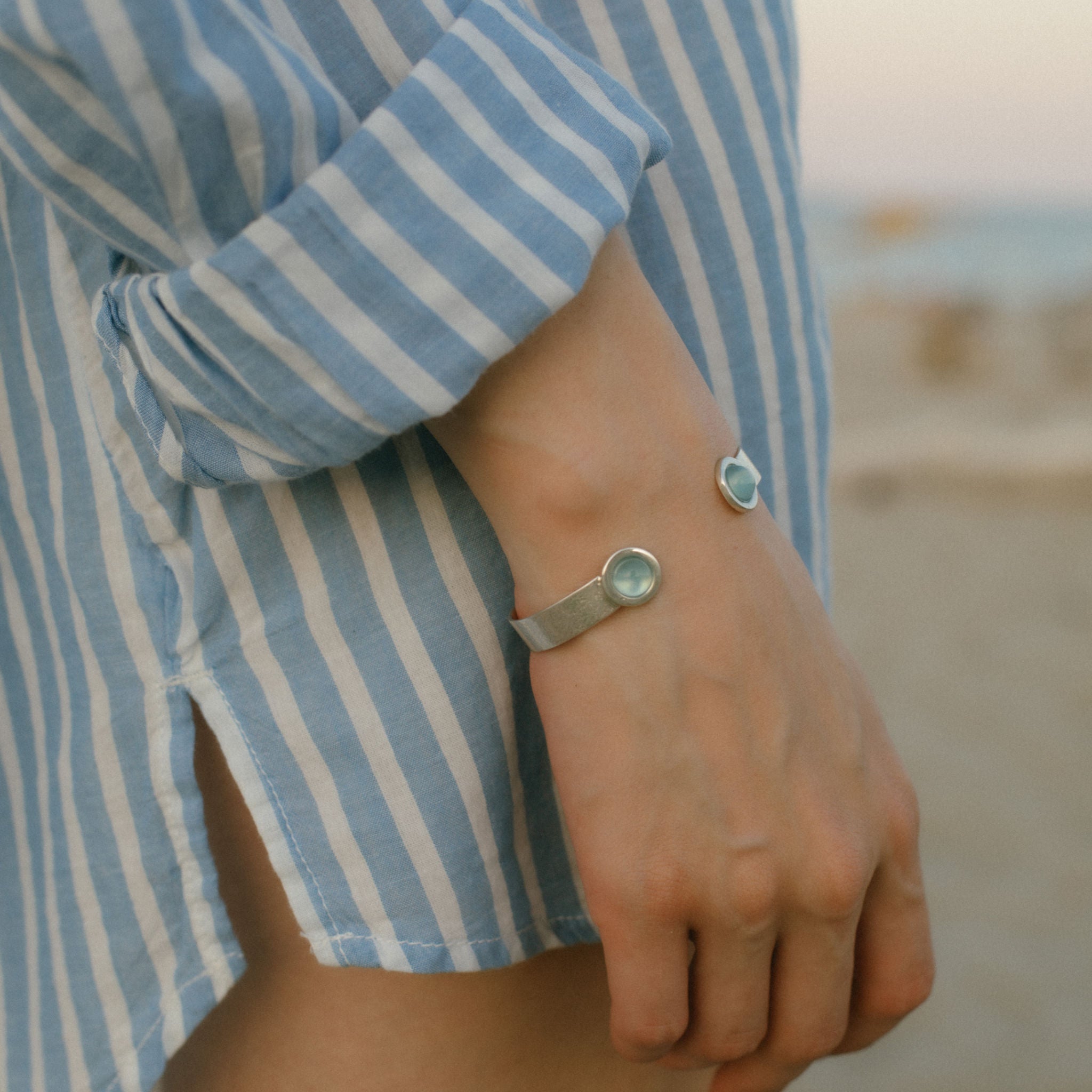 Bracelet d'esclave en argent poli avec aigue-marine