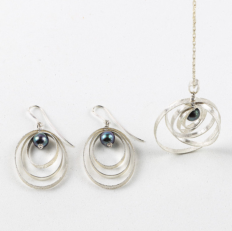 Boucles d'oreilles ovales en perles cinétiques