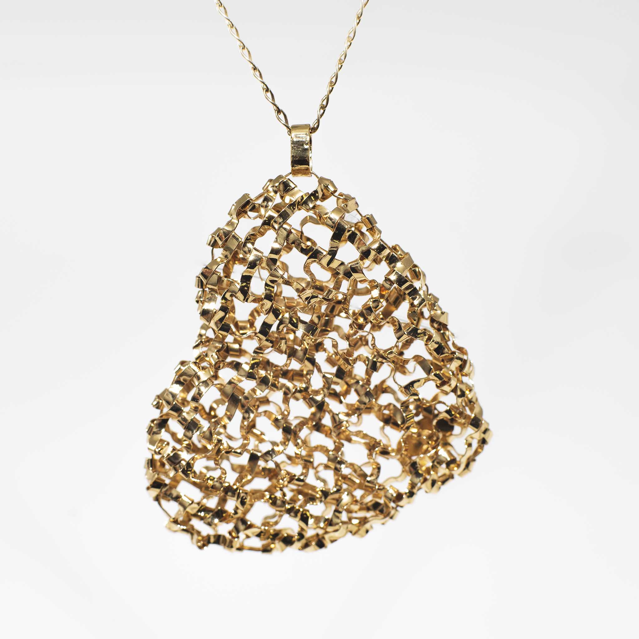 Collier pendentif cœur entrelacé en or