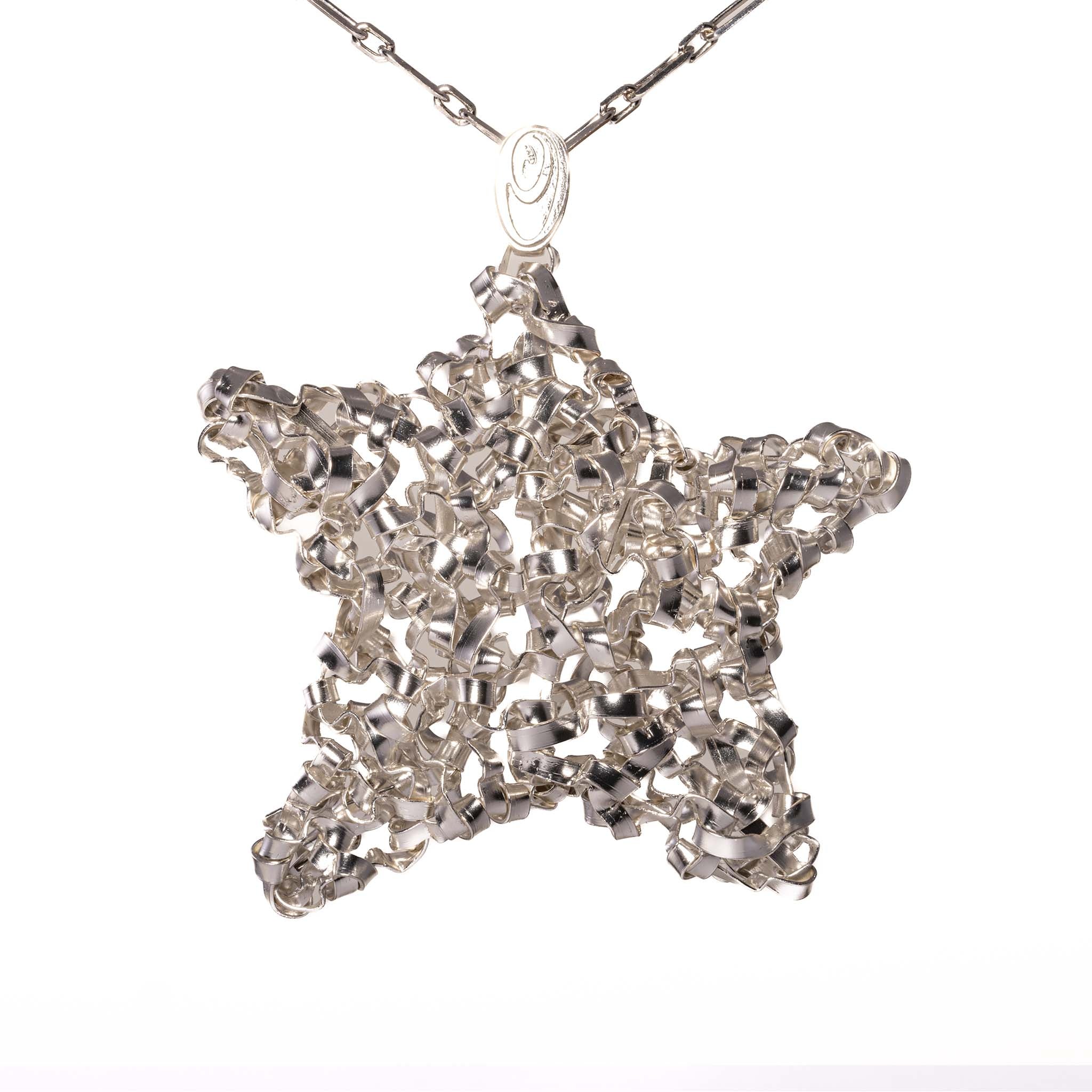 Collier pendentif étoile entrelacée