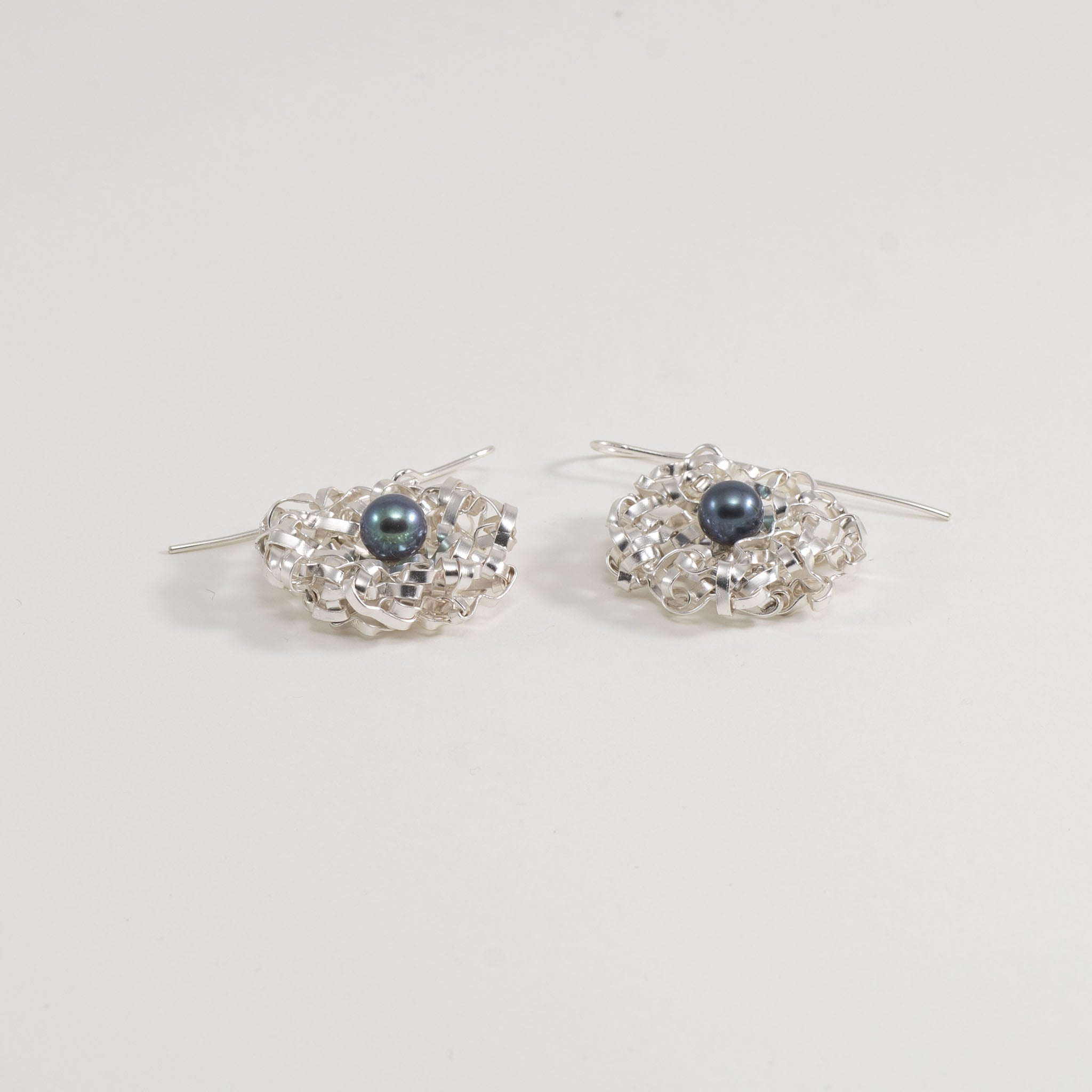 Boucles d'oreilles rondes tressées avec perles