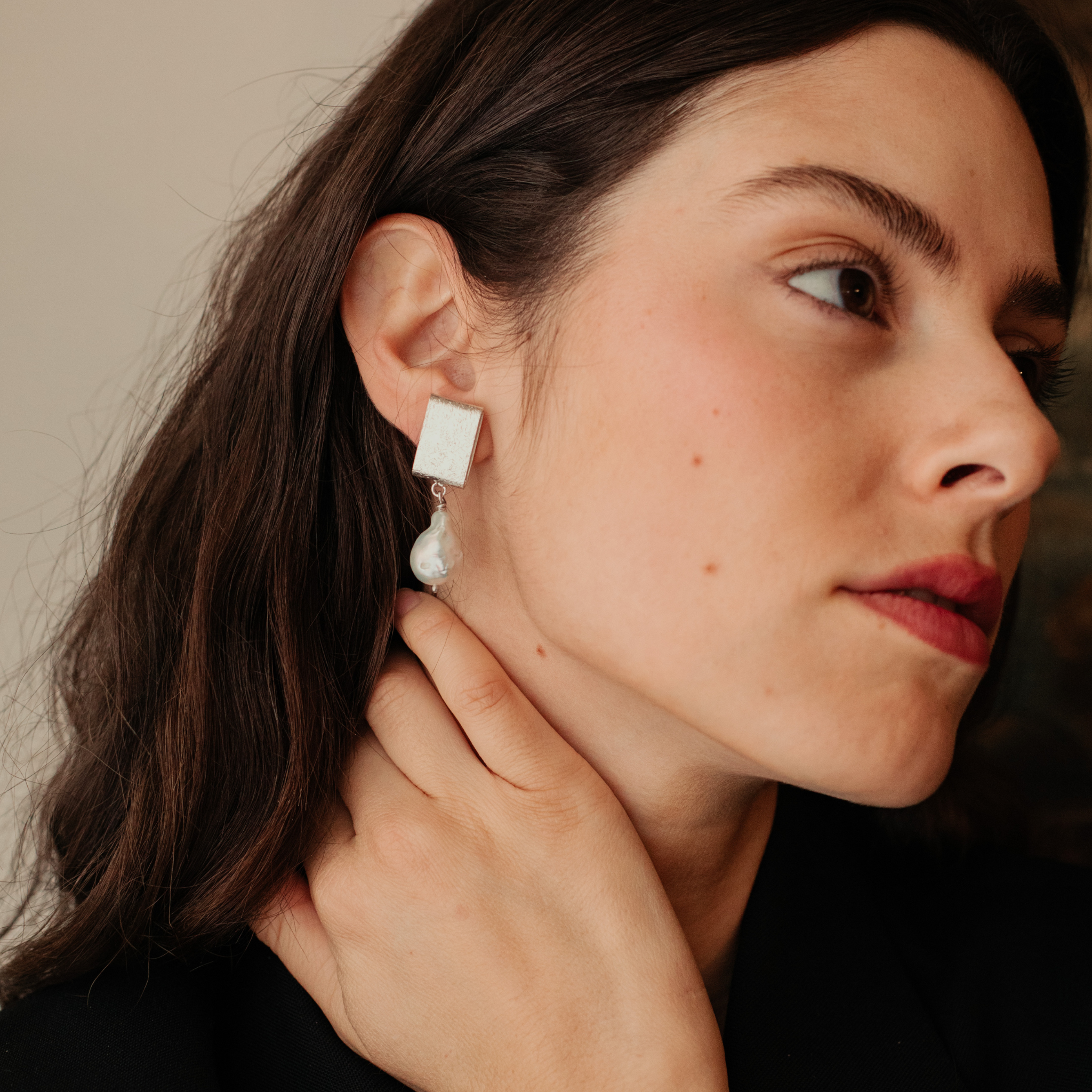 Boucles d'oreilles Apollo à gros maillons avec perle baroque