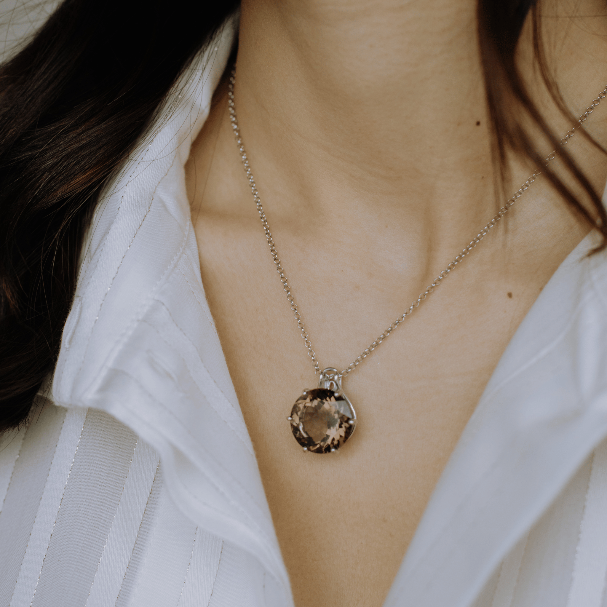 Collier pendentif solitaire iris